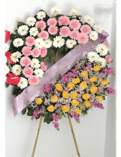 Corona funebre standard con fiori e tonalità da concordare
