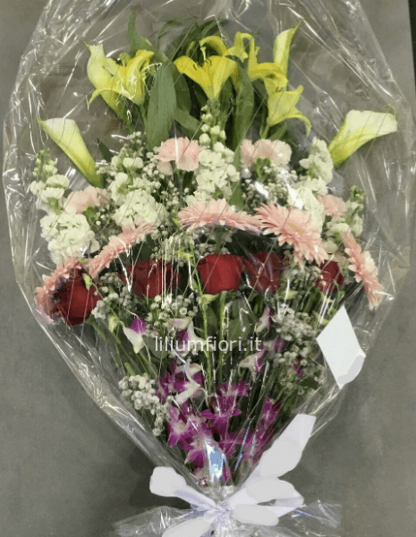 Mazzo funebre con cellophane